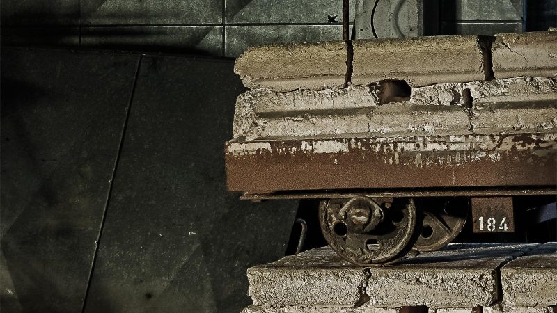 e4da3b7fbbce2345d7772b0674a318d5